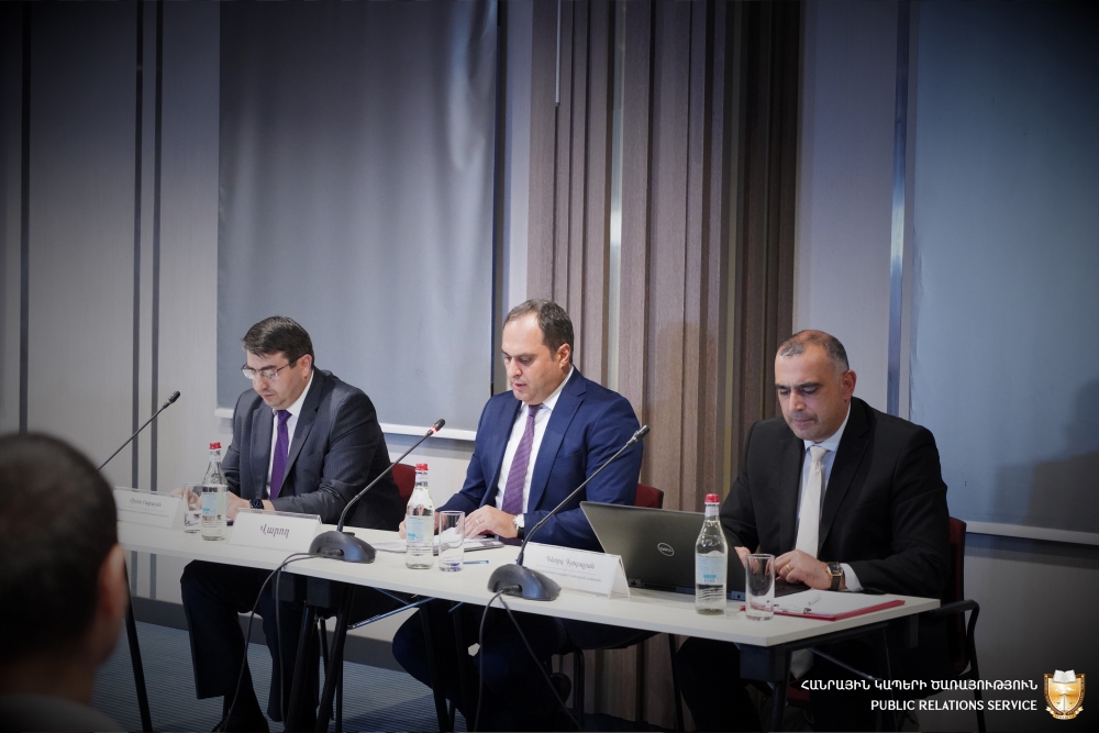 ՓԱՍՏԱԲԱՆՆԵՐԻ ՊԱԼԱՏԻ ՆԱԽԱԳԱՀԻ ԹԵԿՆԱԾՈՒՆԵՐԻ ՄԻՋԵՎ ՏԵՂԻ Է ՈՒՆԵՑԵԼ ԲԱՆԱՎԵՃ ՓԱՍՏԱԲԱՆՆԵՐԻ ՊԱԼԱՏԻ ՆԱԽԱԳԱՀԻ ԹԵԿՆԱԾՈՒՆԵՐԻ ՄԻՋԵՎ ՏԵՂԻ Է ՈՒՆԵՑԵԼ ԲԱՆԱՎԵՃ