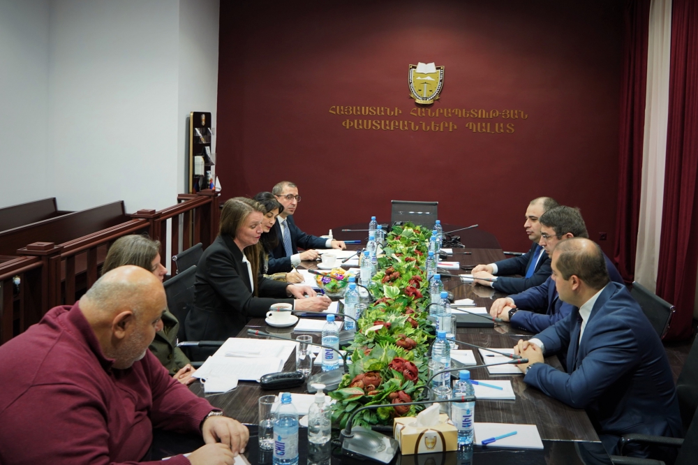 ՓԱՍՏԱԲԱՆՆԵՐԻ ՊԱԼԱՏԸ ՀՅՈՒՐԸՆԿԱԼԵԼ Է ԵՎՐՈՊԱՅԻ ԽՈՐՀՐԴԻ ՆԵՐԿԱՅԱՑՈՒՑԻՉՆԵՐԻՆ ՓԱՍՏԱԲԱՆՆԵՐԻ ՊԱԼԱՏԸ ՀՅՈՒՐԸՆԿԱԼԵԼ Է ԵՎՐՈՊԱՅԻ ԽՈՐՀՐԴԻ ՆԵՐԿԱՅԱՑՈՒՑԻՉՆԵՐԻՆ