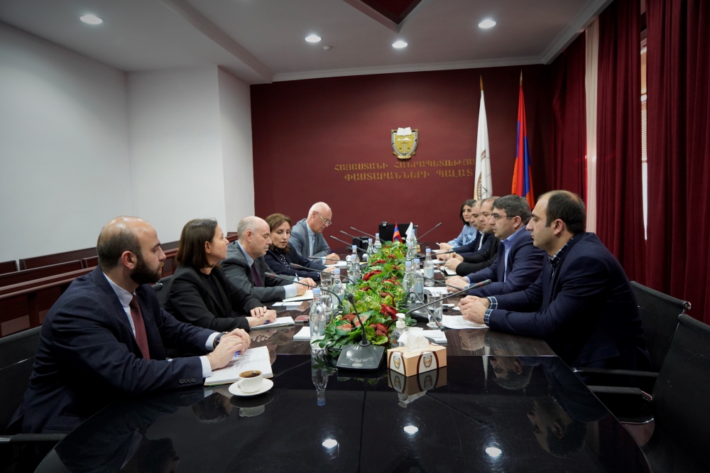 ՀՀ ՓԱՍՏԱԲԱՆՆԵՐԻ ՊԱԼԱՏԻ ՆԱԽԱԳԱՀ ՍԻՄՈՆ ԲԱԲԱՅԱՆՆ ԸՆԴՈՒՆԵԼ Է ԱՄՆ (USAID ՄԶԳ) «ԱՐԴԱՐԱԴԱՏՈՒԹՅԱՆ ՈԼՈՐՏԻ ԱՋԱԿՑՈՒԹՅԱՆ ԾՐԱԳՐԻ» ՊԱՏՎԻՐԱԿՈՒԹՅԱՆԸ ՀՀ ՓԱՍՏԱԲԱՆՆԵՐԻ ՊԱԼԱՏԻ ՆԱԽԱԳԱՀ ՍԻՄՈՆ ԲԱԲԱՅԱՆՆ ԸՆԴՈՒՆԵԼ Է ԱՄՆ (USAID ՄԶԳ) «ԱՐԴԱՐԱԴԱՏՈՒԹՅԱՆ ՈԼՈՐՏԻ ԱՋԱԿՑՈՒԹՅԱՆ ԾՐԱԳՐԻ» ՊԱՏՎԻՐԱԿՈՒԹՅԱՆԸ