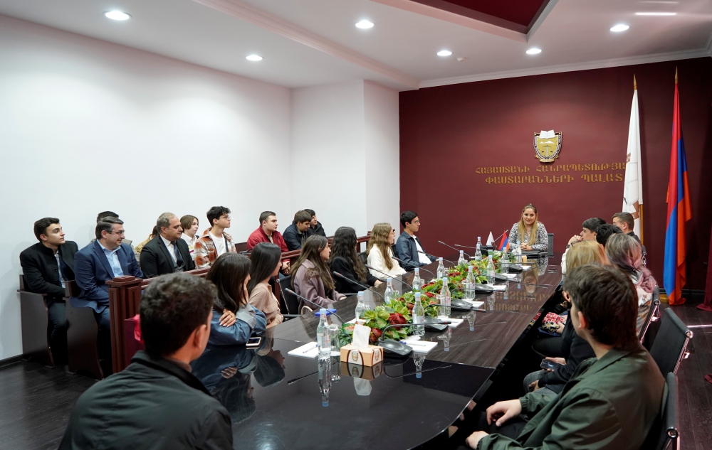 ՓԱՍՏԱԲԱՆՆԵՐԻ ՊԱԼԱՏԸ ՀՅՈՒՐԸՆԿԱԼԵԼ ԷՐ «ՈՒՍՄՈՒՆՔ» ԴՊՐՈՑԻ ԱՇԱԿԵՐՏՆԵՐԻՆ ՓԱՍՏԱԲԱՆՆԵՐԻ ՊԱԼԱՏԸ ՀՅՈՒՐԸՆԿԱԼԵԼ ԷՐ «ՈՒՍՄՈՒՆՔ» ԴՊՐՈՑԻ ԱՇԱԿԵՐՏՆԵՐԻՆ