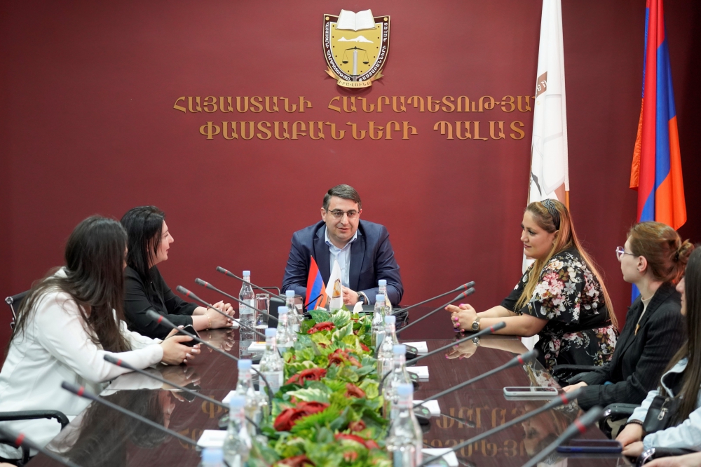 ՓԱՍՏԱԲԱՆՆԵՐԻ ՊԱԼԱՏ ԵՆ ԱՅՑԵԼԵԼ ՈՍՏԻԿԱՆՈՒԹՅԱՆ ԱԿԱԴԵՄԻԱՅԻ ՈՒՍԱՆՈՂՆԵՐԸ ՓԱՍՏԱԲԱՆՆԵՐԻ ՊԱԼԱՏ ԵՆ ԱՅՑԵԼԵԼ ՈՍՏԻԿԱՆՈՒԹՅԱՆ ԱԿԱԴԵՄԻԱՅԻ ՈՒՍԱՆՈՂՆԵՐԸ