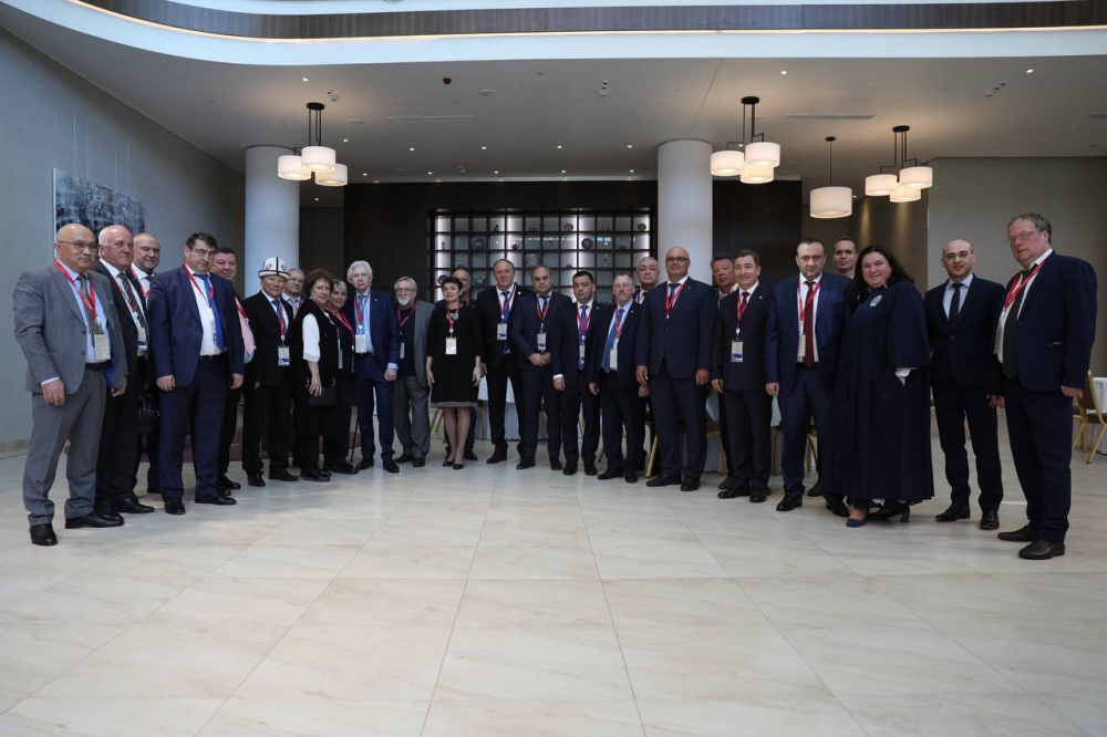 ՀՀ ՓԱՍՏԱԲԱՆՆԵՐԻ ՊԱԼԱՏԻ ՆԱԽԱԳԱՀ ՍԻՄՈՆ ԲԱԲԱՅԱՆԸ ԵՎ ՓԱՍՏԱԲԱՆԱԿԱՆ ԱԿԱԴԵՄԻԱՅԻ ՌԵԿՏՈՐ ԱՐԱ ԶՈՀՐԱԲՅԱՆԸ ՄԱՍՆԱԿՑԵԼ ԵՆ ՍԱՆԿՏ ՊԵՏԵՐԲՈՒՐԳՈՒՄ ԿԱՅԱՑԱԾ ՄԻՋԱԶԳԱՅԻՆ ԻՐԱՎԱԿԱՆ ՖՈՐՈՒՄԻՆ ՀՀ ՓԱՍՏԱԲԱՆՆԵՐԻ ՊԱԼԱՏԻ ՆԱԽԱԳԱՀ ՍԻՄՈՆ ԲԱԲԱՅԱՆԸ ԵՎ ՓԱՍՏԱԲԱՆԱԿԱՆ ԱԿԱԴԵՄԻԱՅԻ ՌԵԿՏՈՐ ԱՐԱ ԶՈՀՐԱԲՅԱՆԸ ՄԱՍՆԱԿՑԵԼ ԵՆ ՍԱՆԿՏ ՊԵՏԵՐԲՈՒՐԳՈՒՄ ԿԱՅԱՑԱԾ ՄԻՋԱԶԳԱՅԻՆ ԻՐԱՎԱԿԱՆ ՖՈՐՈՒՄԻՆ