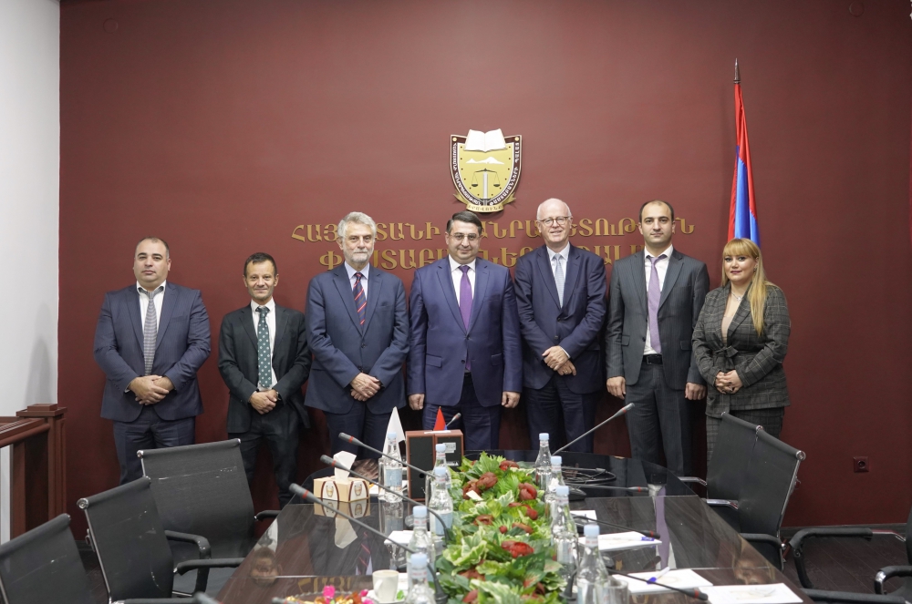 ԵՄ ՓՈՐՁԱԳԵՏՆԵՐԻ ԱՌԱՔԵԼՈՒԹՅԱՆԸ ՆԵՐԿԱՅԱՑՎԵԼ Է ՓԱՍՏԱԲԱՆԱԿԱՆ ՀԱՄԱՅՆՔԻ ԽՆԴԻՐՆԵՐԸ․ՀԱՐԿԱՅԻՆ ԲԵՌԻ ԱՎԵԼԱՑՈՒՄ, ՓԱՍՏԱԲԱՆՆԵՐԻ ԴԵՄ ԲՌՆՈՒԹՅՈՒՆՆԵՐ ԵՎ ՈՉ ՄԻԱՅՆ ԵՄ ՓՈՐՁԱԳԵՏՆԵՐԻ ԱՌԱՔԵԼՈՒԹՅԱՆԸ ՆԵՐԿԱՅԱՑՎԵԼ Է ՓԱՍՏԱԲԱՆԱԿԱՆ ՀԱՄԱՅՆՔԻ ԽՆԴԻՐՆԵՐԸ․ՀԱՐԿԱՅԻՆ ԲԵՌԻ ԱՎԵԼԱՑՈՒՄ, ՓԱՍՏԱԲԱՆՆԵՐԻ ԴԵՄ ԲՌՆՈՒԹՅՈՒՆՆԵՐ ԵՎ ՈՉ ՄԻԱՅՆ
