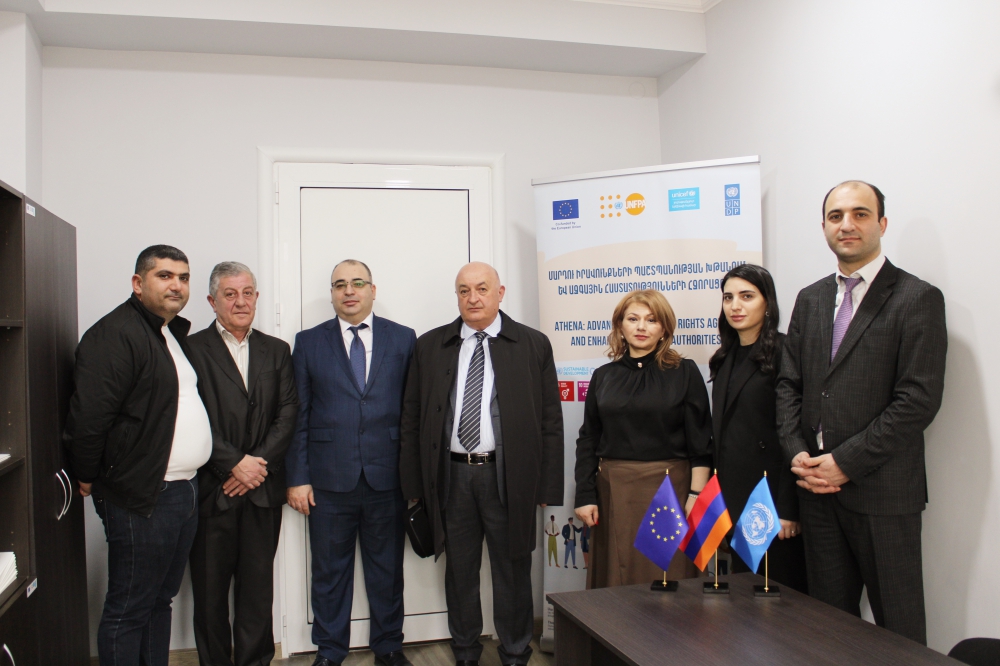 ՀԱՆՐԱՅԻՆ ՊԱՇՏՊԱՆԻ ԳՐԱՍԵՆՅԱԿԸ ՆՈՐ ՆՍՏԱՎԱՅՐ ՈՒՆԻ ԲԵՐԴ ՔԱՂԱՔՈՒՄ ՀԱՆՐԱՅԻՆ ՊԱՇՏՊԱՆԻ ԳՐԱՍԵՆՅԱԿԸ ՆՈՐ ՆՍՏԱՎԱՅՐ ՈՒՆԻ ԲԵՐԴ ՔԱՂԱՔՈՒՄ