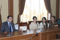 ՓԱՍՏԱԲԱՆԱԿԱՆ ԴՊՐՈՑԻ ՏՆՕՐԵՆ ՍԻՄՈՆ ԲԱԲԱՅԱՆԸ ՀԱՆԴԻՊԵԼ Է ԱՐՑԱԽԻ ՊԵՏԱԿԱՆ ՀԱՄԱԼՍԱՐԱՆԻ ՈՒՍԱՆՈՂՆԵՐԻ ՀԵՏ